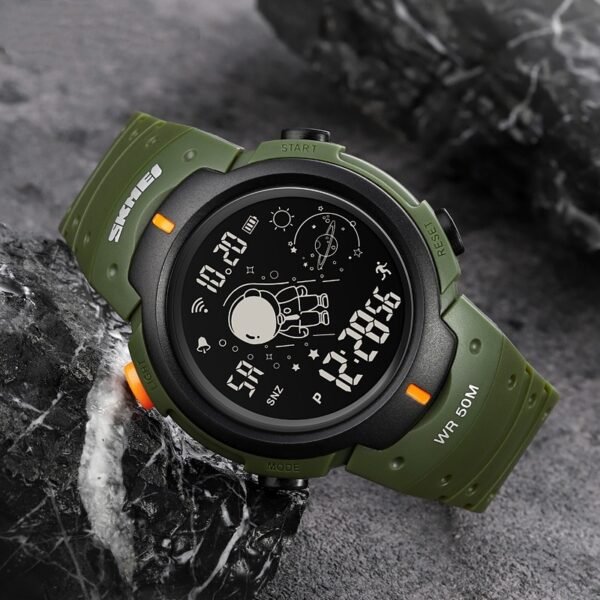 Multifunctional Spaceman Electronic Sports Watch for Middle School Students