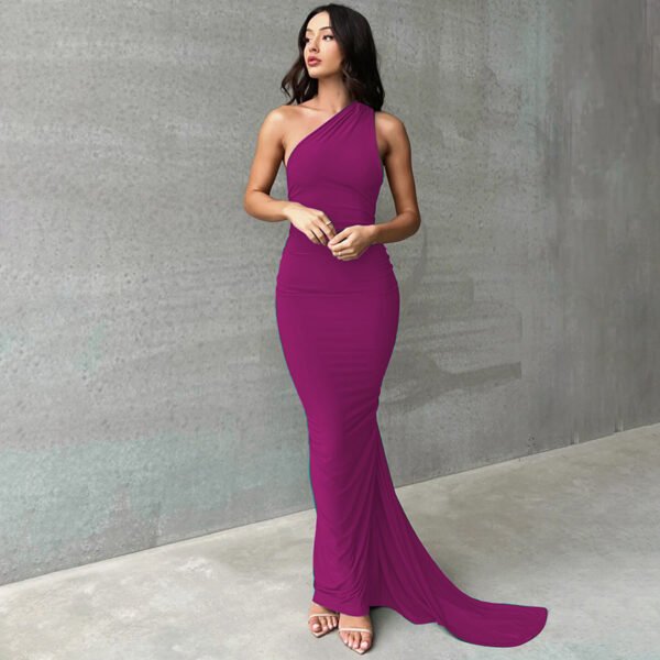 Slim Fit Halter Evening Gown – Elegant & Curve-Enhancing