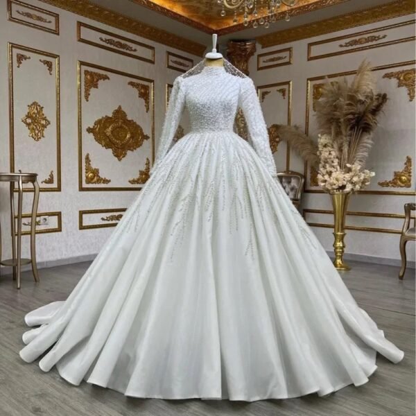 Elegant Trailing Wedding Dress – Long Sleeve Bridal Gown with Pettiskirt
