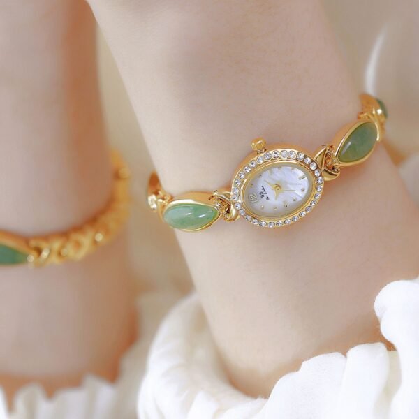 Dongling Stone Hetian Jade Chain Watch – Fashionable & Elegant Women’s Timepiece